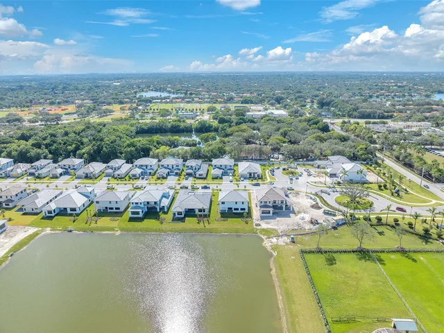 10475 SW 57th Ct, Cooper City FL 33328