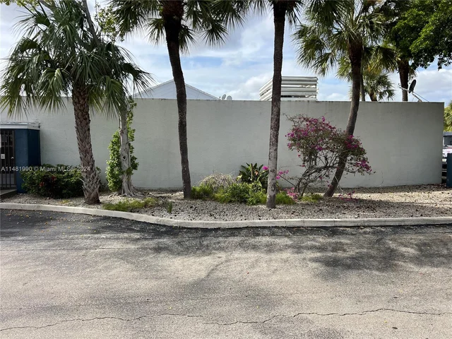 16500 Bridge End Rd, Miami Lakes FL 33014