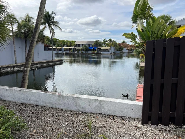 16500 Bridge End Rd, Miami Lakes FL 33014