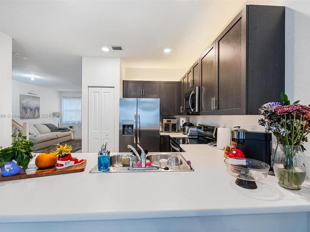 2681 SE 12th St, Homestead FL 33035