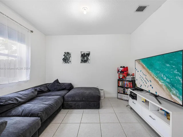 2681 SE 12th St, Homestead FL 33035