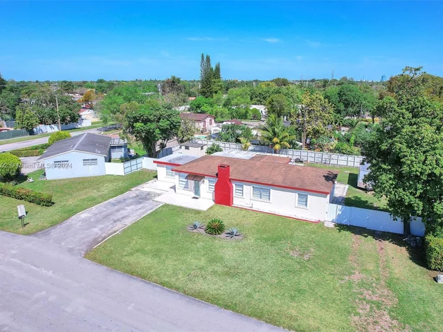 6195 Plunkett St, Hollywood FL 33023