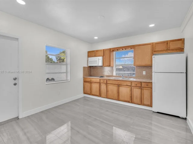 6195 Plunkett St, Hollywood FL 33023