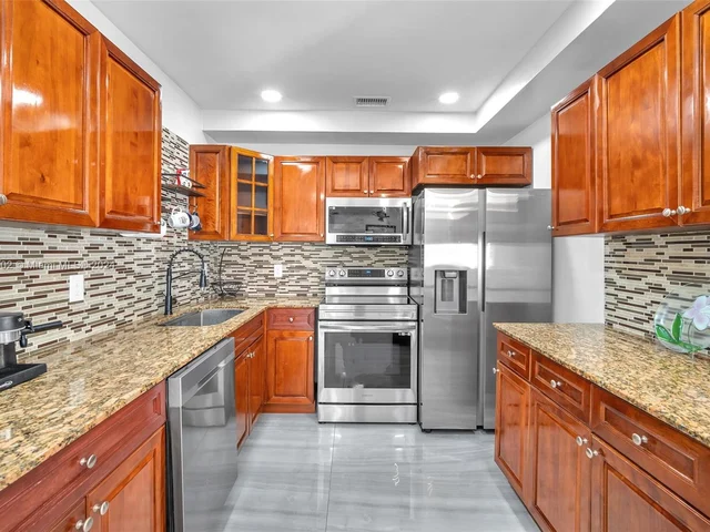 6195 Plunkett St, Hollywood FL 33023