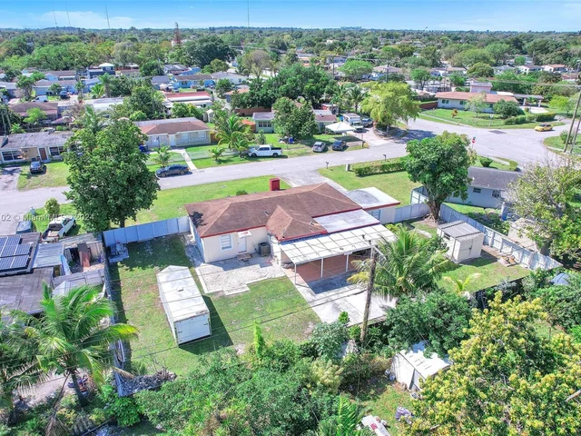 6195 Plunkett St, Hollywood FL 33023