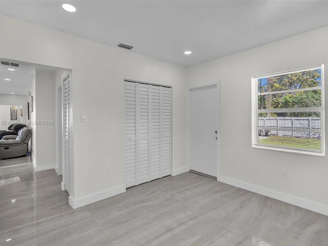 6195 Plunkett St, Hollywood FL 33023