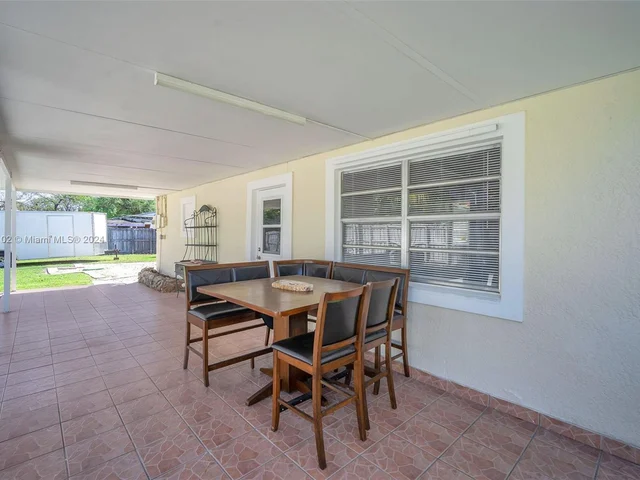 6195 Plunkett St, Hollywood FL 33023