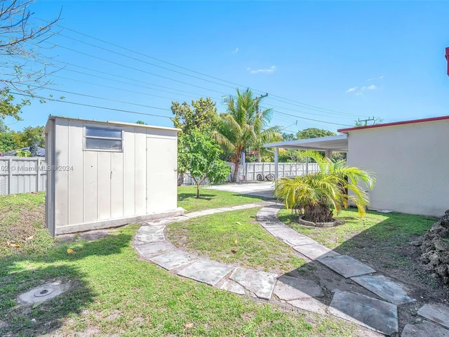 6195 Plunkett St, Hollywood FL 33023