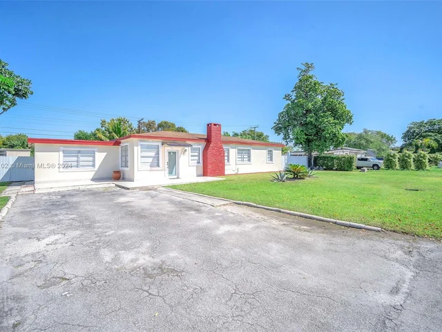 6195 Plunkett St, Hollywood FL 33023