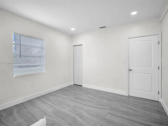 6195 Plunkett St, Hollywood FL 33023