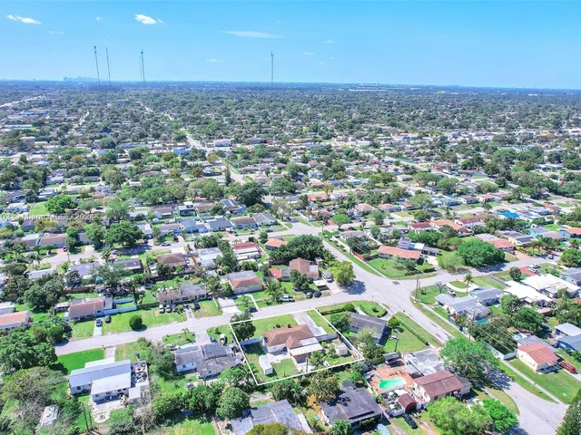 6195 Plunkett St, Hollywood FL 33023