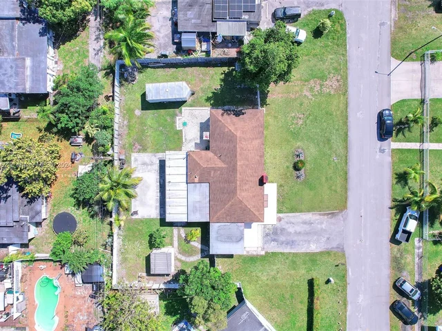 6195 Plunkett St, Hollywood FL 33023