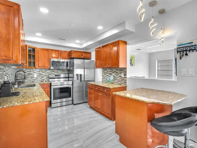 6195 Plunkett St, Hollywood FL 33023