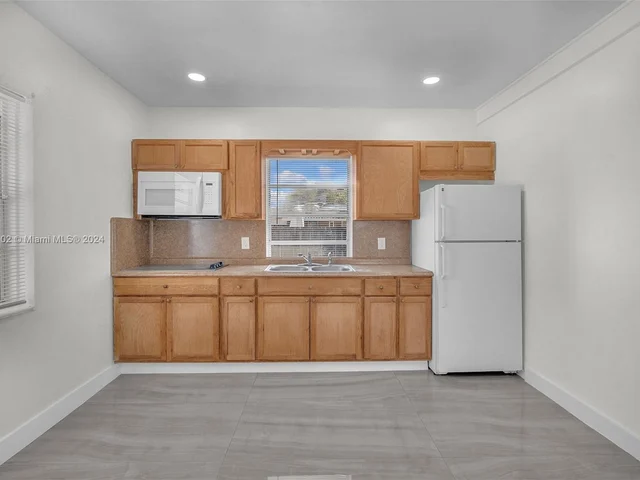 6195 Plunkett St, Hollywood FL 33023