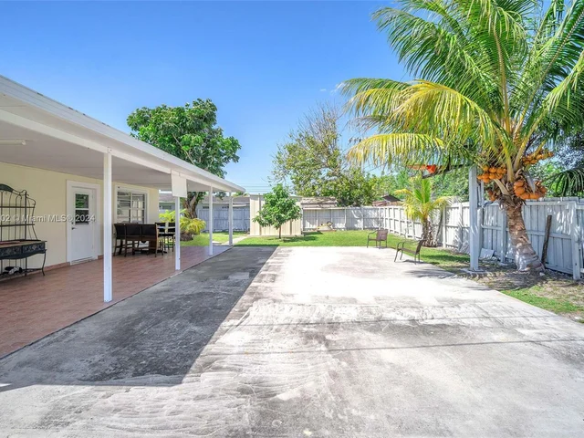 6195 Plunkett St, Hollywood FL 33023