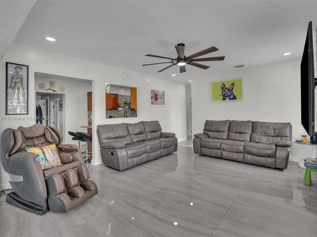 6195 Plunkett St, Hollywood FL 33023