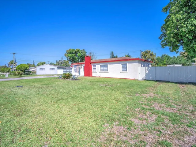 6195 Plunkett St, Hollywood FL 33023