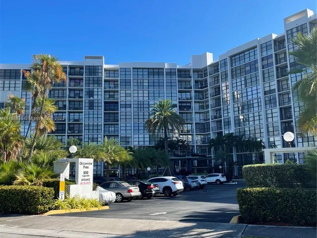 800 Parkview Dr # 126, Hallandale Beach FL 33009