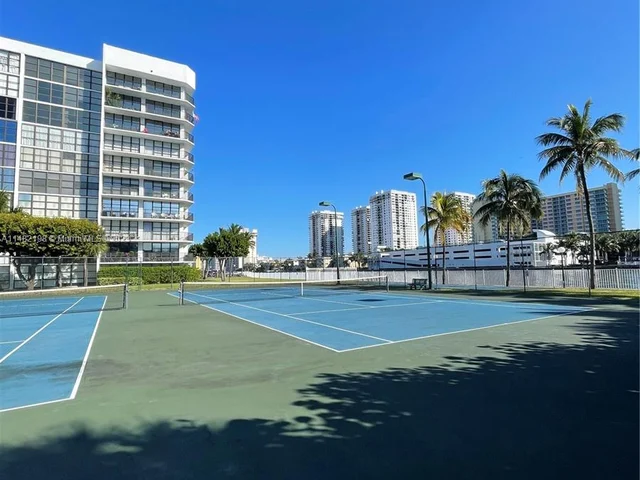 800 Parkview Dr # 126, Hallandale Beach FL 33009