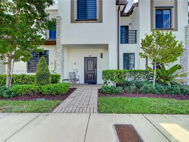 680 NE 207th St # 680, Miami FL 33179