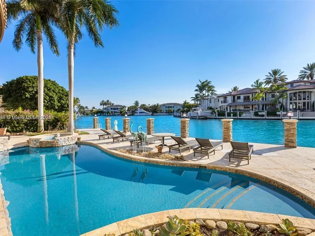 3201 NE 27th Ave, Lighthouse Point FL 33064