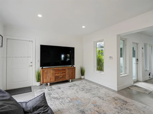 1919 NE 21st St, Fort Lauderdale FL 33305