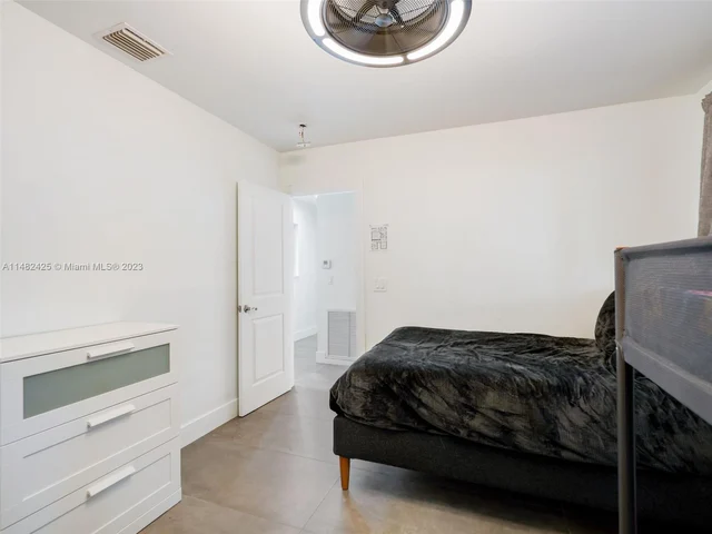 1919 NE 21st St, Fort Lauderdale FL 33305