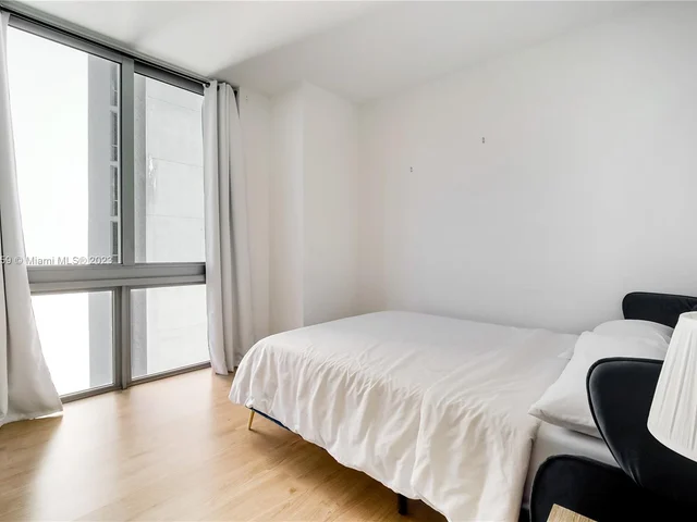 16385 Biscayne Blvd # 2207, North Miami Beach FL 33160