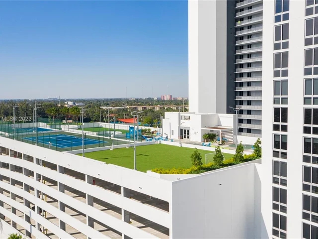 16385 Biscayne Blvd # 2207, North Miami Beach FL 33160