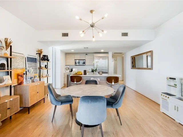 16385 Biscayne Blvd # 2207, North Miami Beach FL 33160