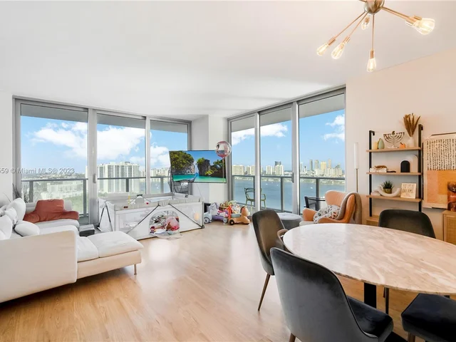 16385 Biscayne Blvd # 2207, North Miami Beach FL 33160