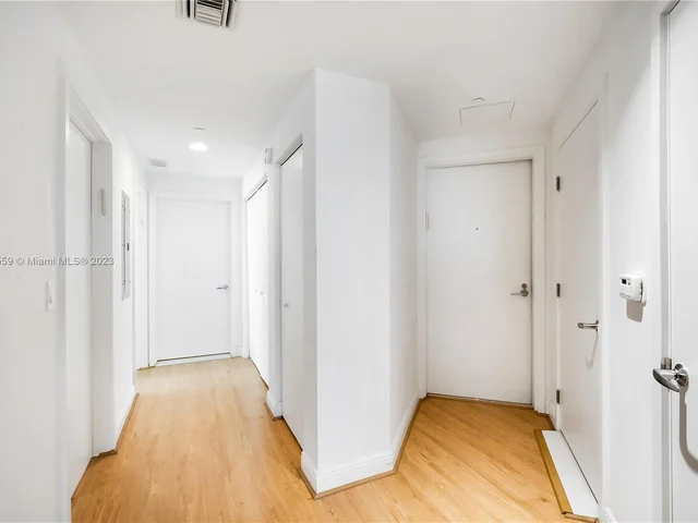 16385 Biscayne Blvd # 2207, North Miami Beach FL 33160