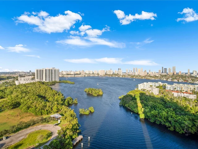 16385 Biscayne Blvd # 2207, North Miami Beach FL 33160