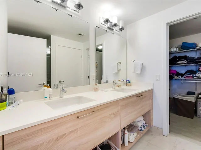 16385 Biscayne Blvd # 2207, North Miami Beach FL 33160