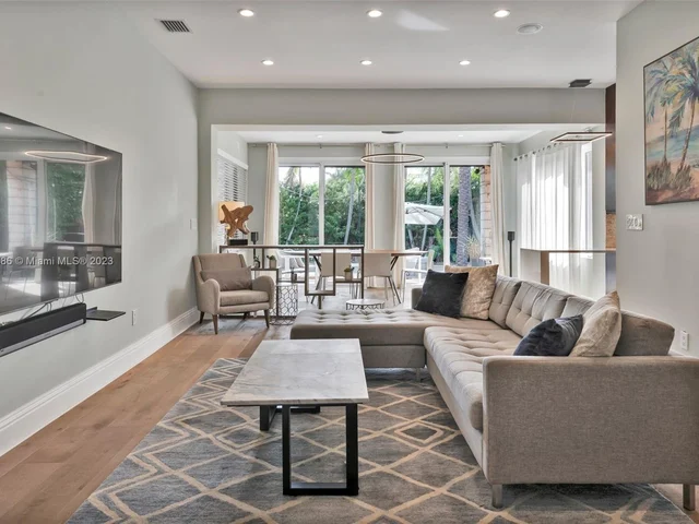 1443 Lenox Ave, Miami Beach FL 33139