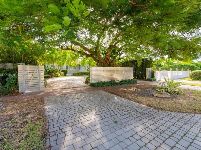 1443 Lenox Ave, Miami Beach FL 33139