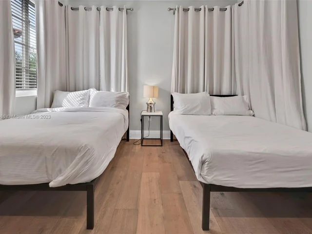 1443 Lenox Ave, Miami Beach FL 33139