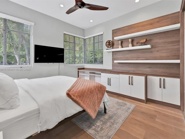 1443 Lenox Ave, Miami Beach FL 33139