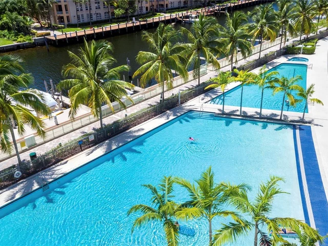 2950 NE 188 # 402, Aventura FL 33180