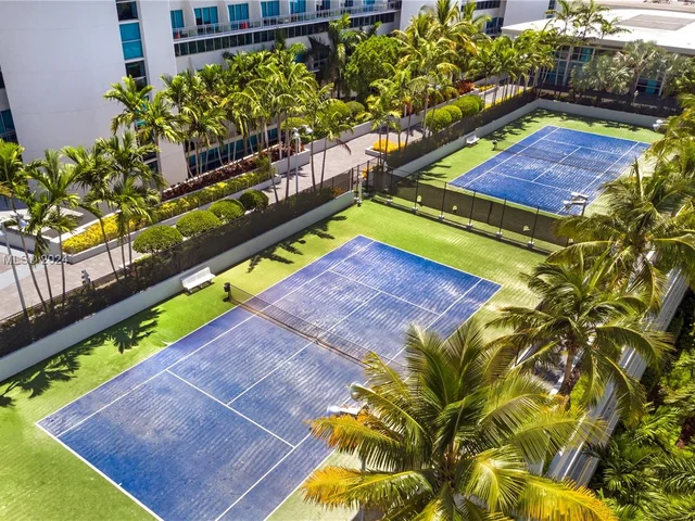 2950 NE 188 # 402, Aventura FL 33180