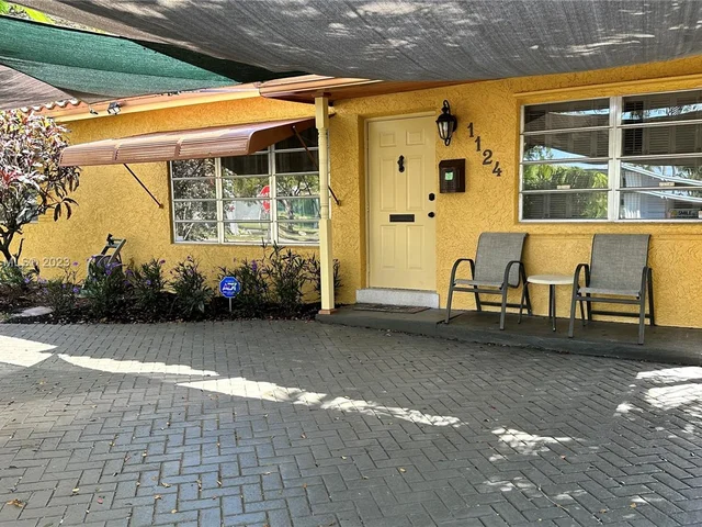 1124 NE 7th St # 0, Hallandale Beach FL 33009