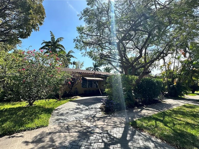 1124 NE 7th St # 0, Hallandale Beach FL 33009