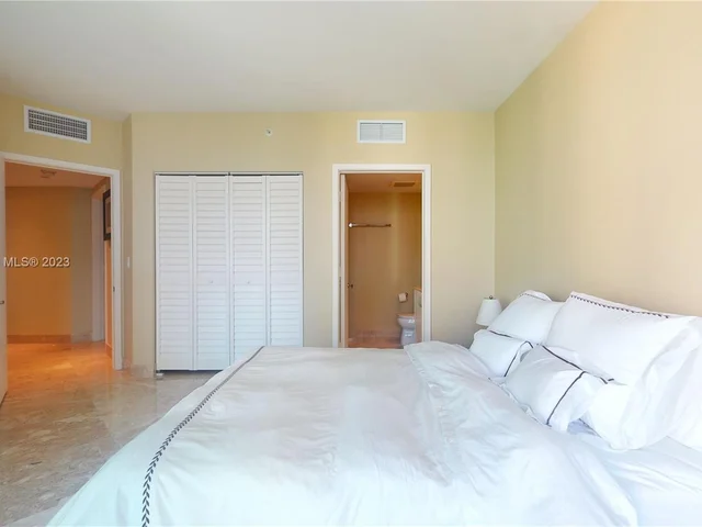 1331 Brickell Bay Dr # 2105, Miami FL 33131