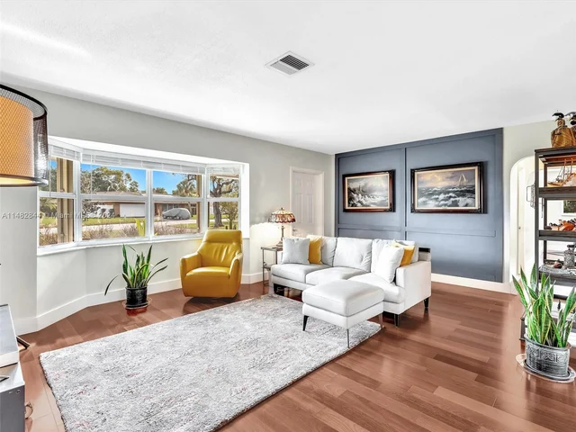 4000 NW 103rd Dr, Coral Springs FL 33065