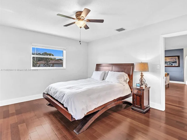 4000 NW 103rd Dr, Coral Springs FL 33065