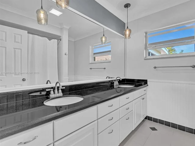 4000 NW 103rd Dr, Coral Springs FL 33065