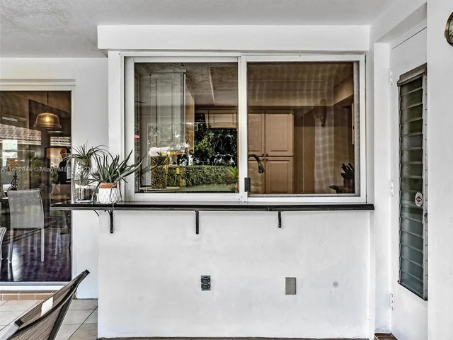 4000 NW 103rd Dr, Coral Springs FL 33065