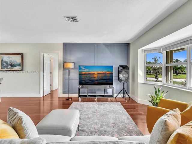 4000 NW 103rd Dr, Coral Springs FL 33065