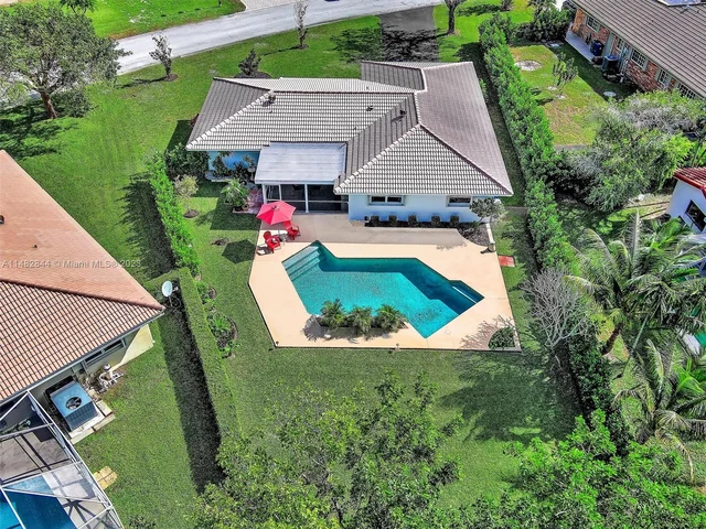 4000 NW 103rd Dr, Coral Springs FL 33065