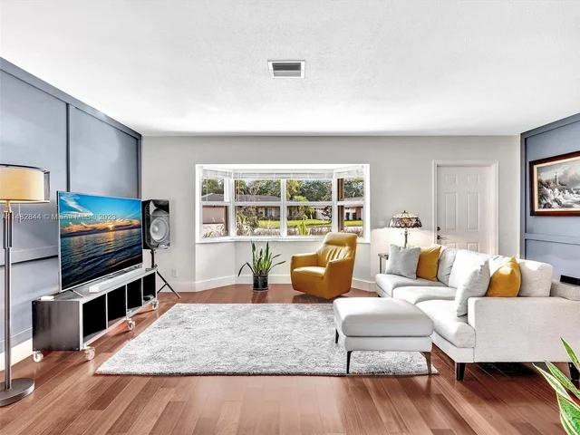 4000 NW 103rd Dr, Coral Springs FL 33065